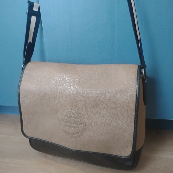 Coach 1941 Leather Crossbody/Messenger Bag - Picture 4 of 9